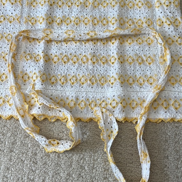 Indi & Cold White & Yellow Eyelet Sleeveless Top Size XS - Picture 2 of 11